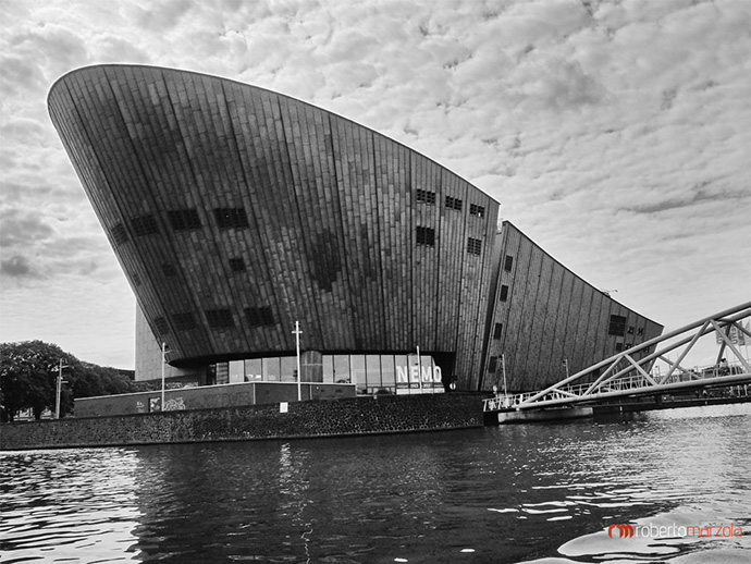 Nemo - Il museo delle scienze di Amsterdam black and white, bianco nero 