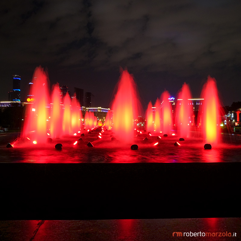 Fountains on Poklonnaya hill - Moscow Fountains and Historical museum of Second World War on Poklonnaya hill at night in Moscow, Russia.