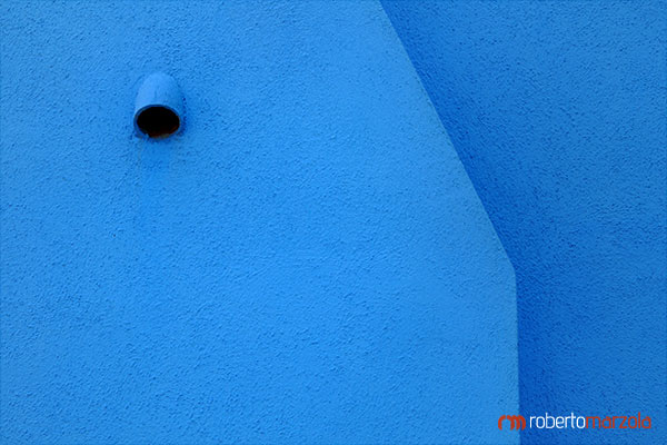 Minimal 001 - Blu wall